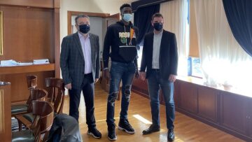 Αλέξανδρος Αντετοκούνμπο: Και ο... μικρός της οικογένειας ζητά την ελληνική ιθαγένεια