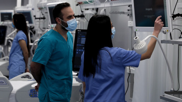 Κρούσματα κορωνοϊού: Αγωνία για την Αττική - Όλο και αυξάνονται οι διασωληνωμένοι