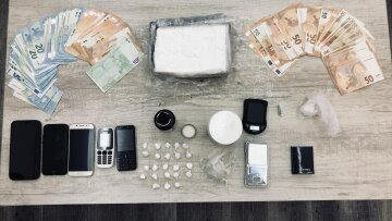 Πάτρα: Θα διακινούσε πάνω από ένα κιλό κοκαΐνης - Έκρυβε την ποσότητα πίσω από το ράδιο CD του αυτοκινήτου