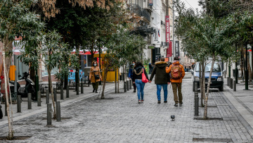 Lockdown: Δείτε το ΦΕΚ με όλα τα μέτρα - Τι ισχύει για μετακινήσεις, ωράρια και SMS