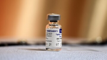 Κορωνοϊός - Ρωσία: «Πιο αποτελεσματικός ο επανεμβολιασμός με το Sputnik-V» λένε οι δημιουργοί του
