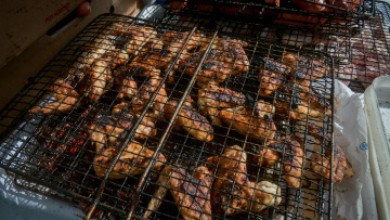 Τσικνοπέμπτη: Τι γιορτάζουμε σήμερα - Πώς προέκυψε το έθιμο με το ψήσιμο του κρέατος