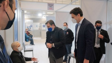 Κικίλιας και Σχοινάς θα μεταβούν στο Σύνταγμα για τους δειγματοληπτικούς ελέγχους του ΕΟΔΥ