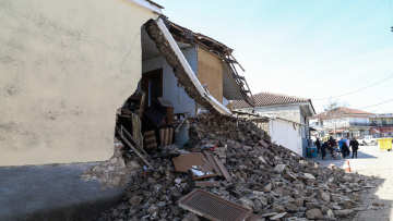 Σεισμός στην Ελασσόνα: Τρίτο βράδυ αγωνίας - Εντατικοί έλεγχοι κτιρίων - Εκατοντάδες σπίτια μη κατοικήσιμα