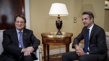 Συνομιλία Μητσοτάκη - Αναστασιάδη: Η πενταμερής για το Κυπριακό στο προσκήνιο