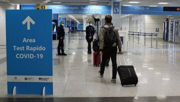 Κομισιόν: Συνεργαζόμαστε με τον ΠΟΥ ώστε τα πιστοποιητικά εμβολιασμού να αναγνωρίζονται σε όλο τον κόσμο