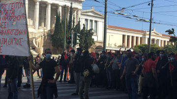 Πανεκπαιδευτικό συλλαλητήριο στα Προπύλαια - Ανοίγουν σταδιακά οι δρόμοι 