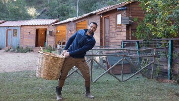 Φάρμα: Δύσκολη η ζωή για τους 14 «αγρότες» - Δείτε φωτογραφίες από τους χώρους