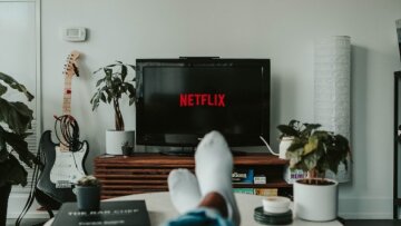  «Φρένο» του Netflix στους κοινούς λογαριασμούς: Η νέα πολιτική για όσους δεν πληρώνουν συνδρομή