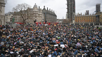 Λονδίνο: Αστυνομική βία σε ολονυχτία για τη Σάρα Έβεραρντ