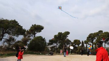 Καθαρά Δευτέρα με κορωνοϊό: Πού μπορείτε να πετάξετε χαρταετό - Τι ισχύει για τις μετακινήσεις