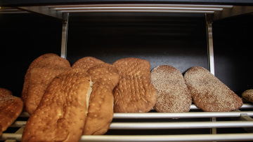 Λαγάνα: Η ιστορία του ψωμιού της Καθαράς Δευτέρας από την αρχαιότητα έως σήμερα