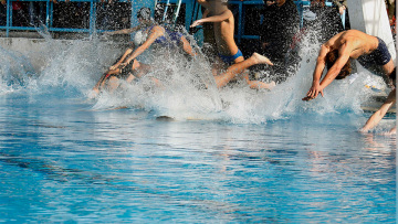 Παράγοντας της κολύμβησης κακοποιούσε σεξουαλικά 10χρονα κορίτσια 