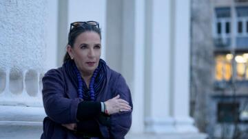 Λίνα Νικολακοπούλου: Παρουσιάζει στο διαδίκτυο τα τραγούδια της, ζωντανά από το Δημοτικό Θέατρο Πειραιά