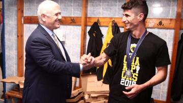 «Έδεσε» μέχρι το 2024 τον Μάνταλο η ΑΕΚ