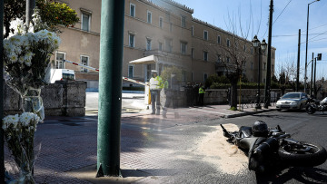 Τροχαίο στη Βουλή: Το βίντεο από τη στιγμή του δυστυχήματος