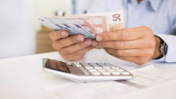 Δώρο Πάσχα - Αναστολή εργασίας: Τι ποσό θα λάβουν οι εργαζόμενοι από το κράτος και τι από τον εργοδότη