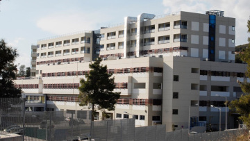 Μαλεσίνα: Ένας γάμος και ο συνωστισμός στα καφενεία έφεραν 10 νεκρούς σε 18 ημέρες