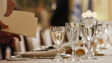 Κακαβιά, κιμάς γαρίδας, χριστόψαρο - Τα  πιάτα που θα γευτούν οι 45 επίσημοι στο Προεδρικό Μέγαρο