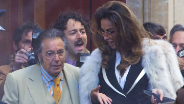 House of Gucci: Ο Αλ Πατσίνο και η Ρουμάνα καλλονή Μανταλίνα Γκενέα στα γυρίσματα της ταινίας