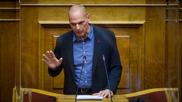 Βαρουφάκης: Τρέμω μήπως ο Πούτιν κάνει στο Κίεβο ό,τι και στην Τσετσενία