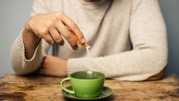 Το δημοφιλές γλυκαντικό που αναστατώνει την ισορροπία και λειτουργία του εντέρου