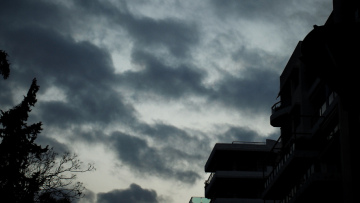 Συννεφιασμένος ο καιρός σήμερα: Πού αναμένονται βροχές