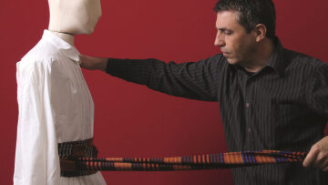 Αριστείδης Τζονευράκης: O άνθρωπος πίσω από τον σπάνιο ντουλαμά που φόρεσε η Γιάννα Αγγελοπούλου, μιλά στο Marie Claire