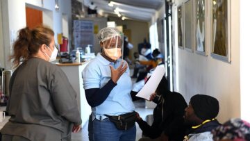 Κορωνοϊός - Νότια Αφρική: Σχεδιάζει τον εμβολιασμό 200.000 πολιτών καθημερινά 