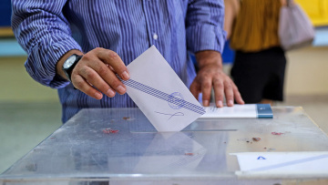 Δημοσκόπηση: Στις 12 μονάδες η διαφορά ΝΔ και ΣΥΡΙΖΑ - Κούρασε το lockdown 