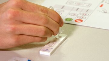 Self test: Παραλαβή άλλης μίας παρτίδας με 1 εκατ. test - Στα φαρμακεία την Τετάρτη  - Όλα όσα πρέπει να ξέρετε