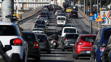 Κίνηση στους δρόμους: Μποτιλιάρισμα στο ύψος του Δέλτα Φαλήρου, λόγω έργων