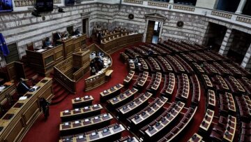 Κατατέθηκε πολυνομοσχέδιο στην Βουλή για την διανομή δωρεάν τεστ