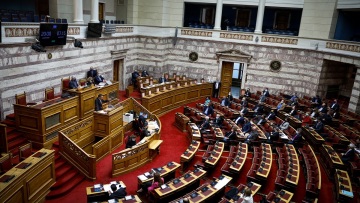 Βουλή: Ο Τσίπρας κάλυψε Παππά για το «Καλογρίτσας gate» - «Θα ερευνηθούν οι ύποπτες διαδρομές χρήματος» απαντά η ΝΔ