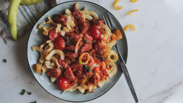 Σήμερα μαγειρεύουμε: Χυλοπίτες με σάλτσα σπετζοφάι