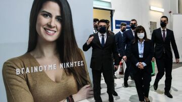 Στο εμβολιαστικό κέντρο του Ελληνικού η Κατερίνα Σακελλαροπούλου