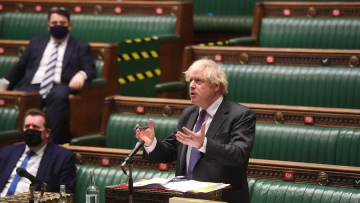 Κορωνοϊός - Βρετανία: Ο Μπόρις Τζόνσον δίνει μάχη για πιστοποιητικά εμβολιασμού σε παμπ και καταστήματα