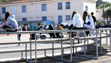 Πελώνη για σχολεία: Στόχος να ανοίξουν στις 12 Απριλίου με self test - Προέχουν τα Λύκεια 