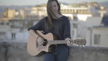 Κωνσταντίνα Πάλλα: «Χάδια δανεικά»