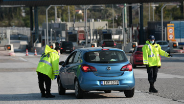Lockdown: Το «Πάσχα στο χωριό» και τα σενάρια για σχολεία, μετακινήσεις και λιανεμπόριο