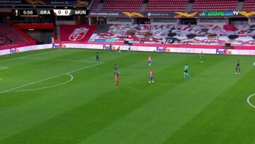 Γρανάδα-Μάντσεστερ Γιουνάιτεντ: Γυμνός οπαδός εισέβαλε στον αγωνιστικό χώρο