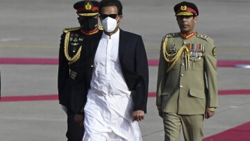 Πακιστάν: «Φορέστε μαντίλα για μην σας βιάζουν», λέει στις γυναίκες ο πρωθυπουργός Ιμράν Χαν