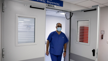 Σύμπραξη ιδιωτικού και δημοσίου τομέα: Πώς μπορεί να μειωθεί η δαπάνη-μαμούθ των Ελλήνων για την υγεία