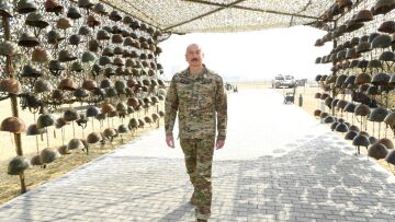 Οργή στην Αρμενία για το Αζερμπαϊτζάν: Έκθεση με κράνη νεκρών Αρμένιων στρατιωτών