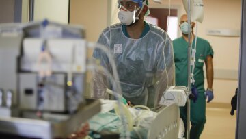 Κορωνοϊός - Ιταλία: Έκκληση γιατρών να μην χαλαρώσουν τα μέτρα κατά της πανδημίας