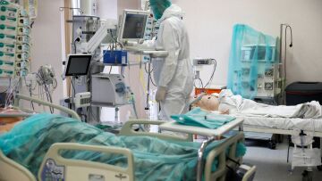 Κορωνοϊός - Πολωνία: Σε απόγνωση οι γιατροί - «Δεν μπορείτε να μας κλωνοποιήσετε»