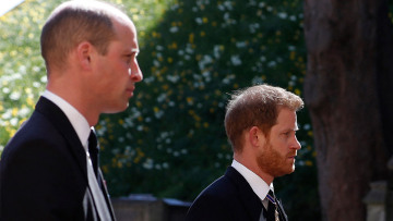 Κηδεία πρίγκιπα Φιλίππου: Η στιγμή που ο Χάρι και ο Γουίλιαμ μιλούν μετά την τελετή - Ένδειξη συμφιλίωσης;