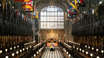 Κηδεία πρίγκιπα Φίλιππου: Μοναξιά και θλίψη για τη βασίλισσα Ελισάβετ στο «τελευταίο αντίο»