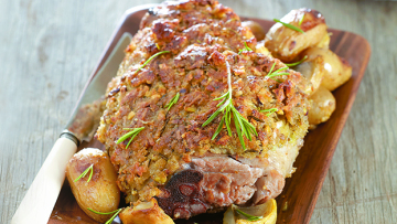 Το αρνί χωρίς τη σούβλα: Πασχαλινές ιδέες για αρνάκι στο φούρνο ή στην κατσαρόλα