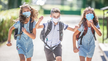 Κορωνοϊός: Ποια συμπτώματα εκδηλώνουν συνήθως τα παιδιά